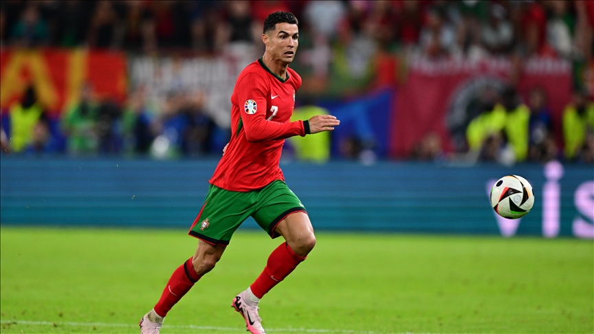 津门虎以1亿投资逆袭联赛前六，培养出三名国脚新星，展现草根逆袭与青训潜力。